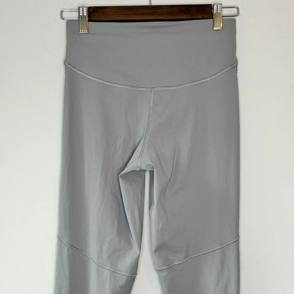Lululemon Base Pace High-Rise Reflective Crop 23" Gull Grey Size 6 - Picture 11 of 16